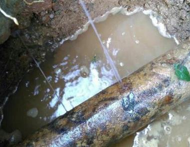 方正楼顶渗水维修公司分享下地暖漏水的原因及检测方法。